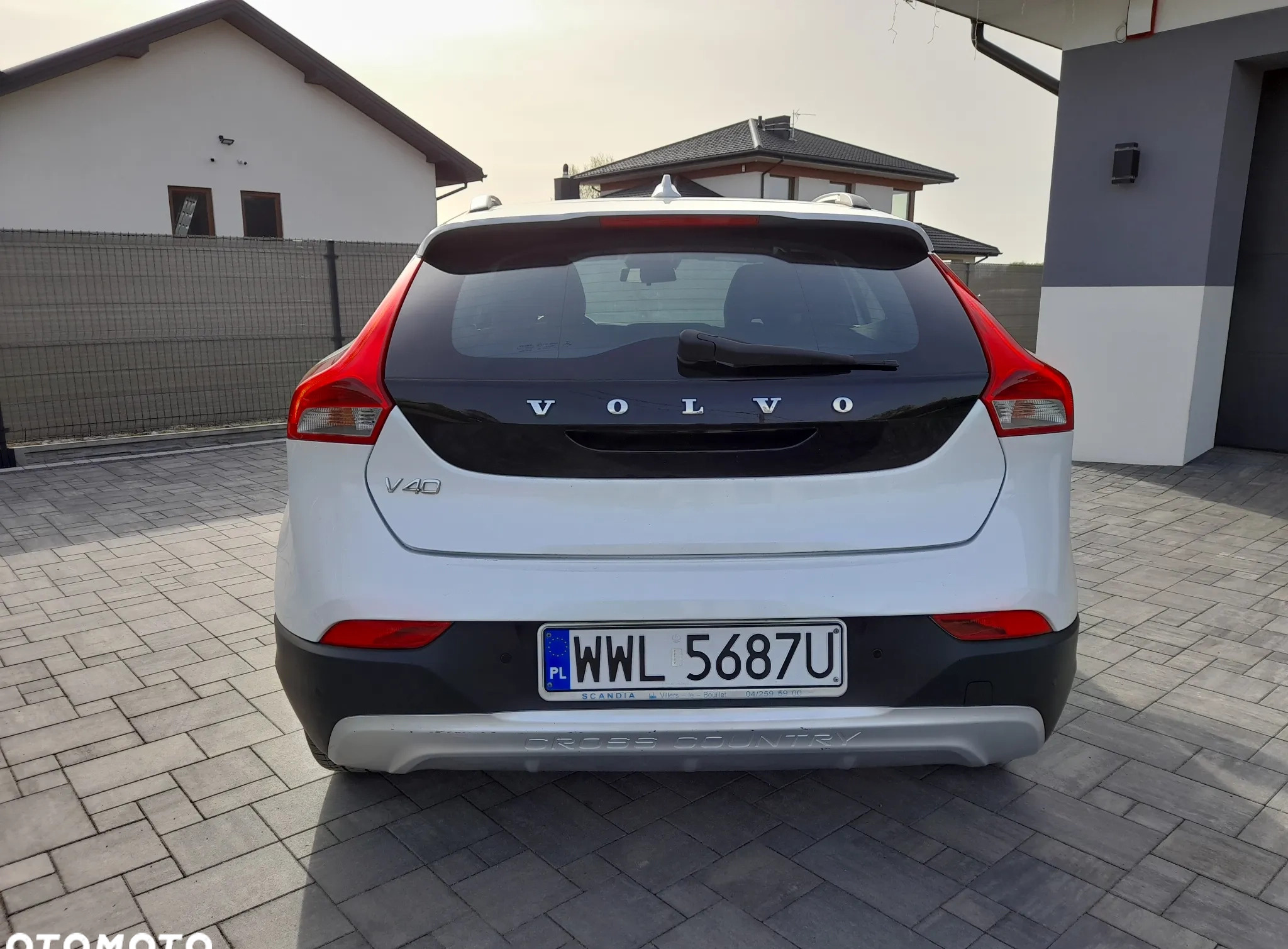 Volvo V40 cena 44900 przebieg: 158000, rok produkcji 2015 z Wołomin małe 172